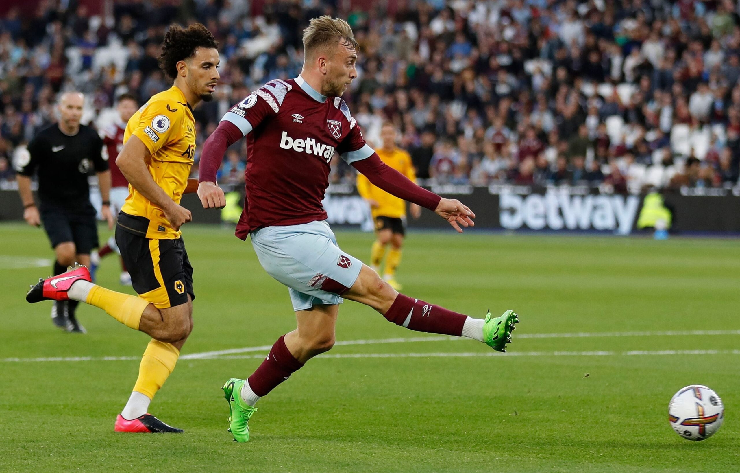 nhan-dinh-soi-keo-wolves-vs-west-ham-luc-01h45-ngay-2-4-2025-1