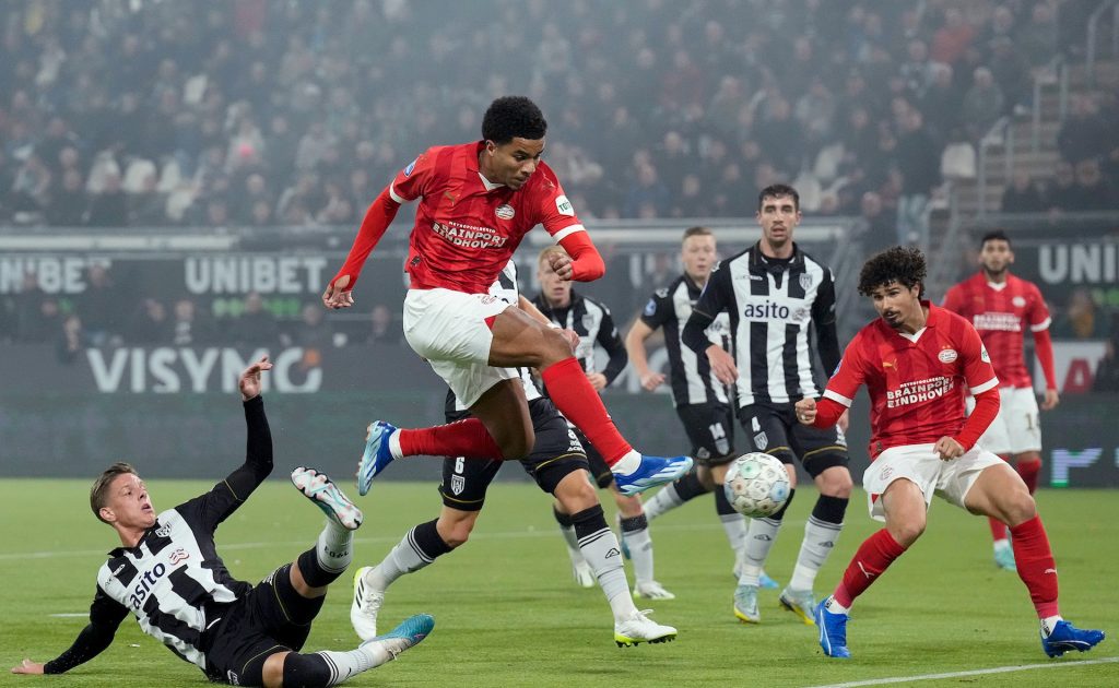 nhan-dinh-soi-keo-psv-vs-heracles-luc-01h00-ngay-15-5-2025-1