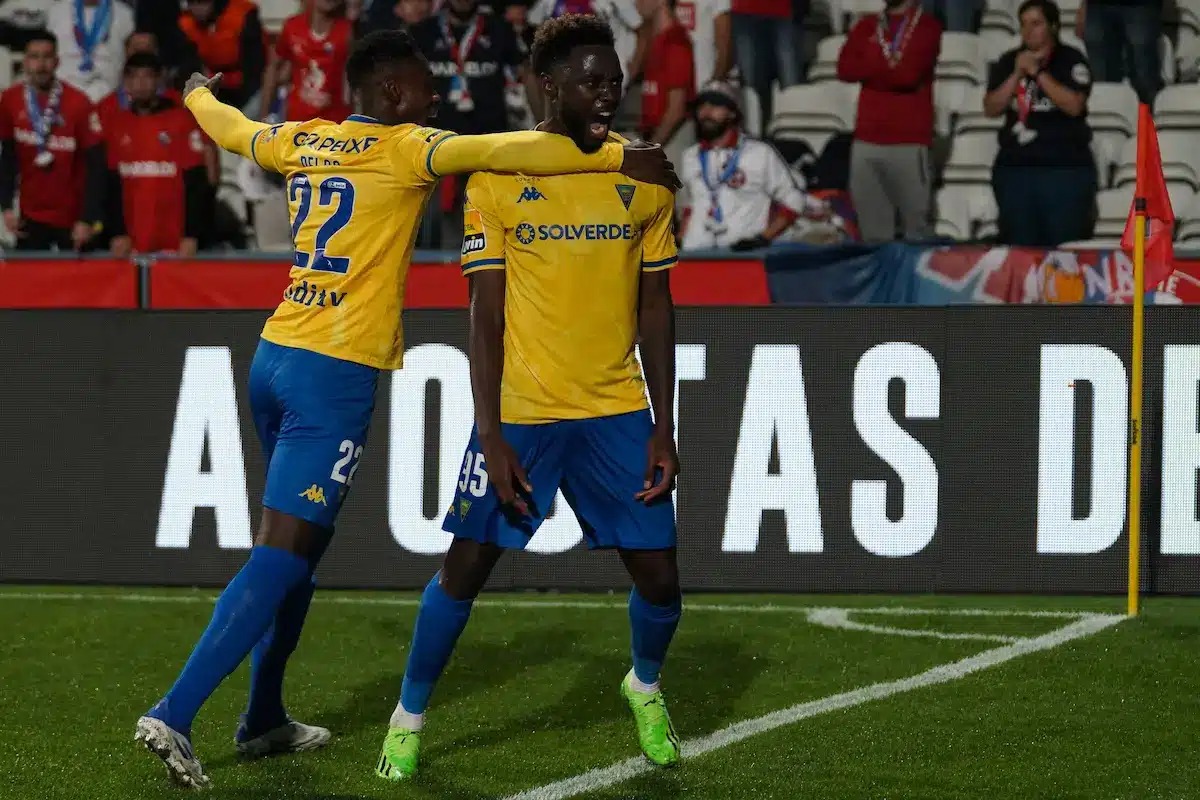 nhan-dinh-soi-keo-estoril-vs-arouca-luc-03h15-ngay-8-11-2025-1