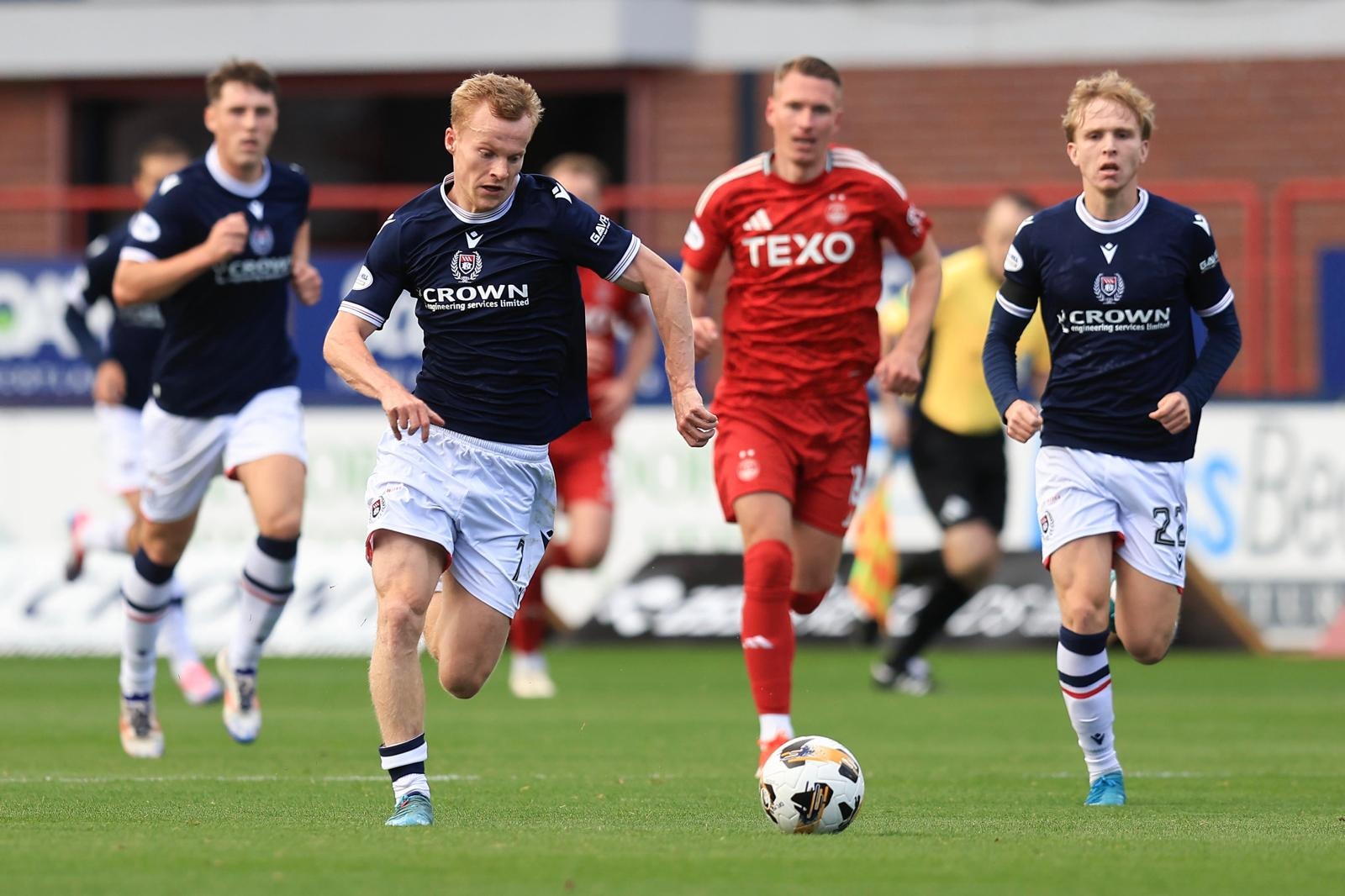 nhan-dinh-soi-keo-dundee-vs-aberdeen-luc-02h45-ngay-25-2-2026-1